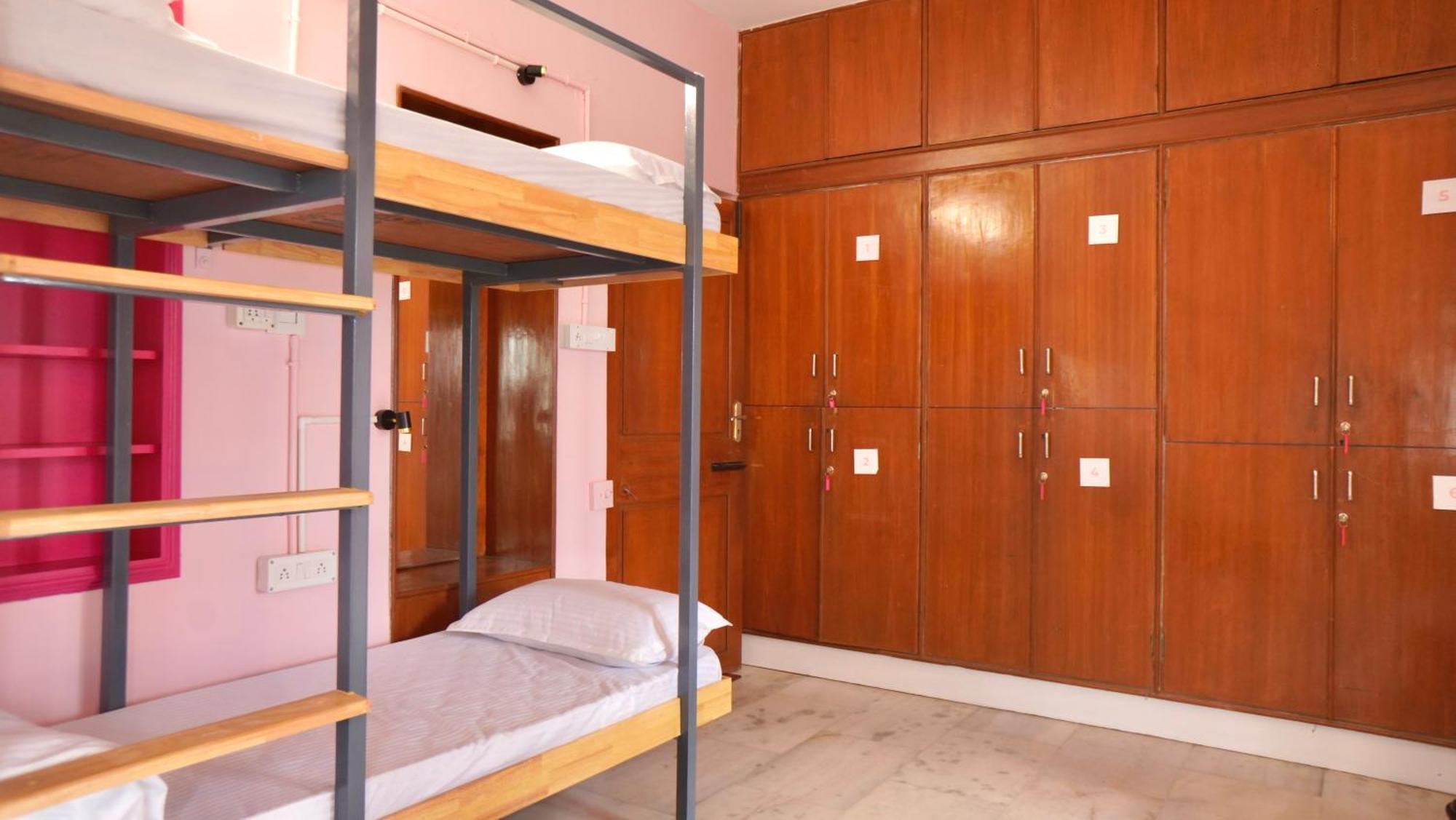 Roambay - Gokulam Hostel Májszúr Kültér fotó