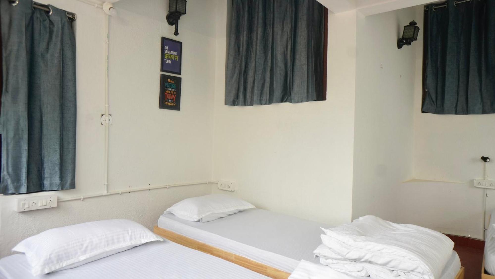 Roambay - Gokulam Hostel Májszúr Kültér fotó