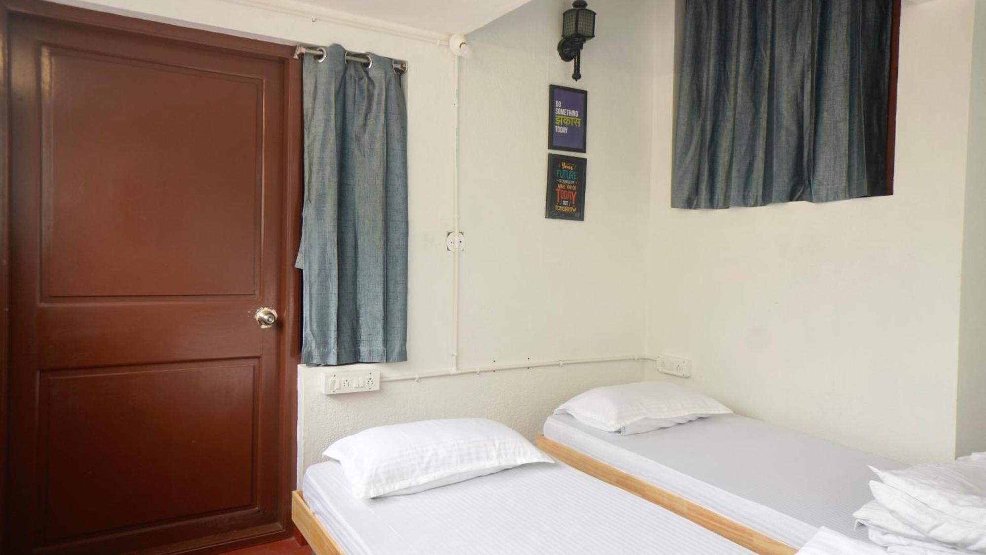 Roambay - Gokulam Hostel Májszúr Kültér fotó