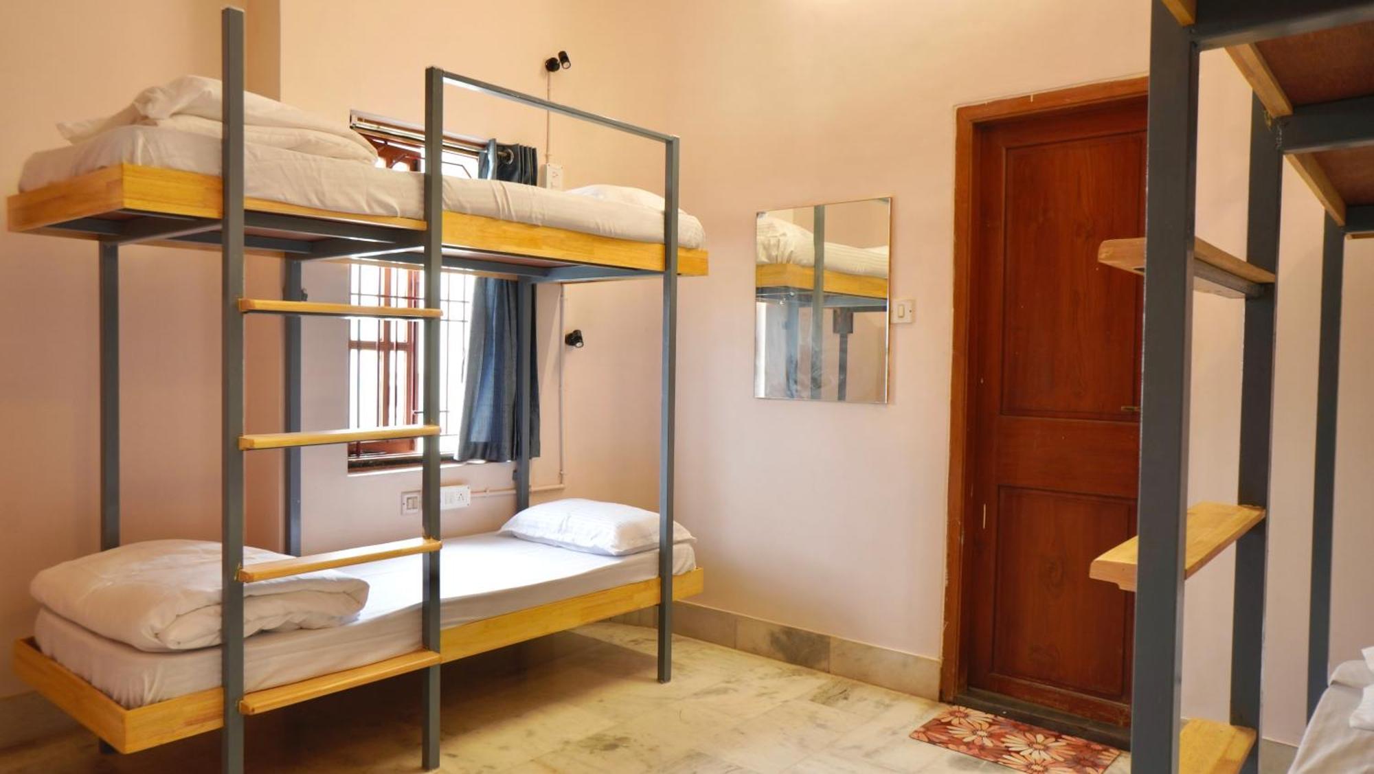 Roambay - Gokulam Hostel Májszúr Kültér fotó