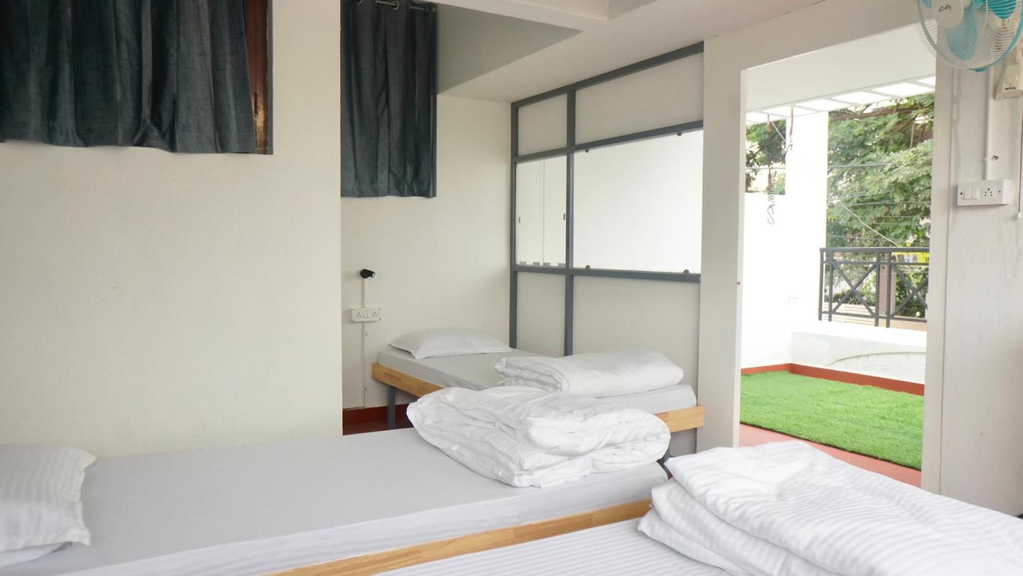 Roambay - Gokulam Hostel Májszúr Kültér fotó