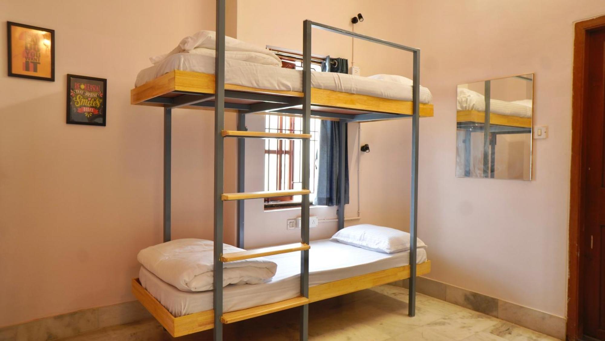 Roambay - Gokulam Hostel Májszúr Kültér fotó
