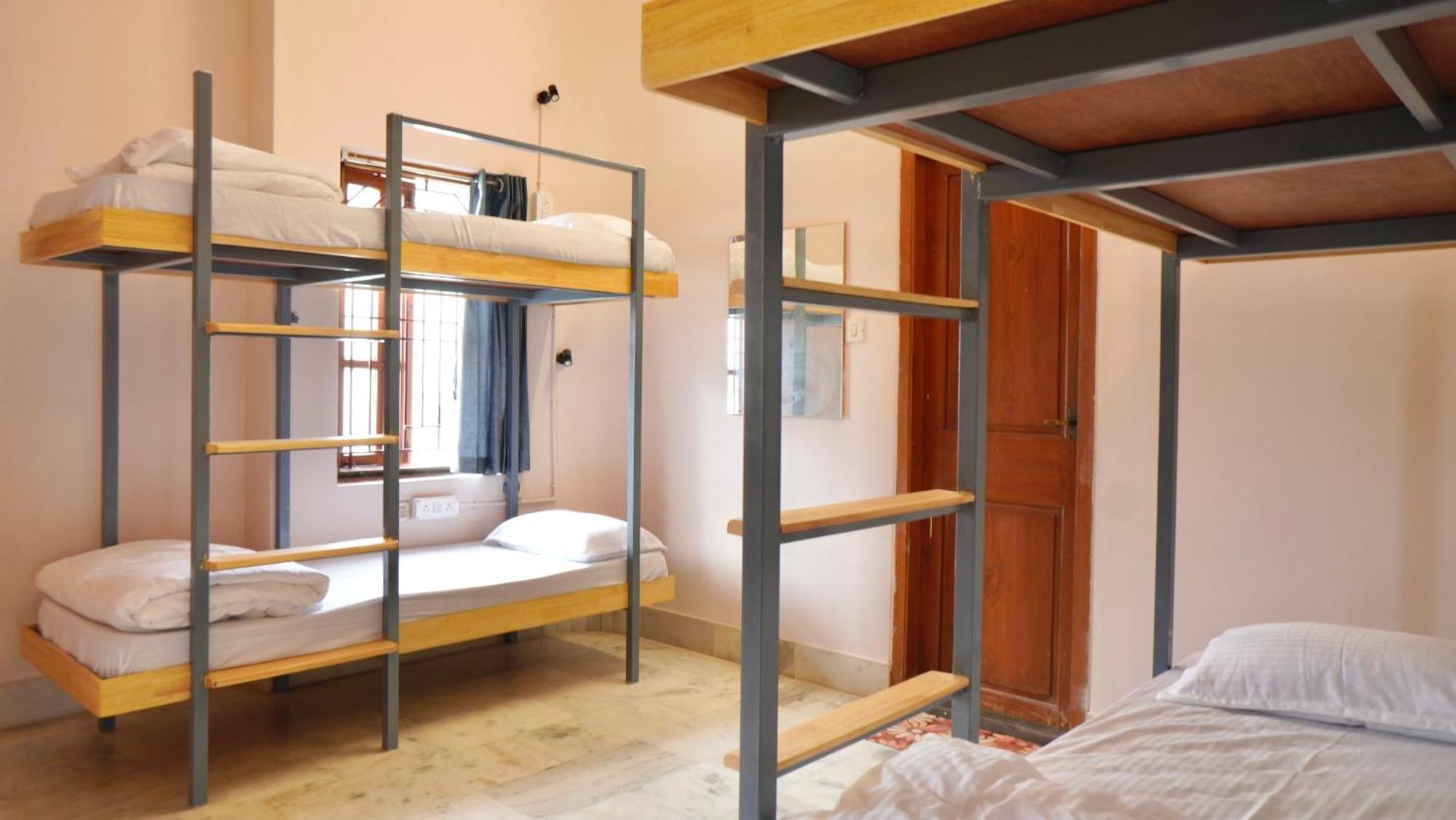 Roambay - Gokulam Hostel Májszúr Kültér fotó