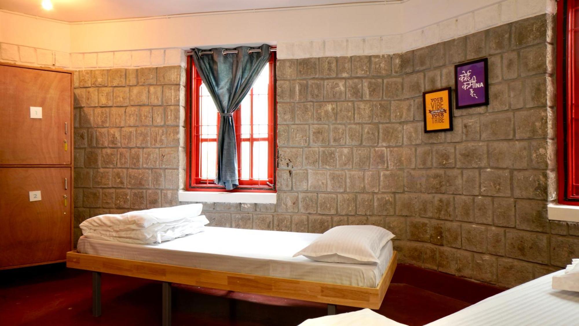 Roambay - Gokulam Hostel Májszúr Kültér fotó