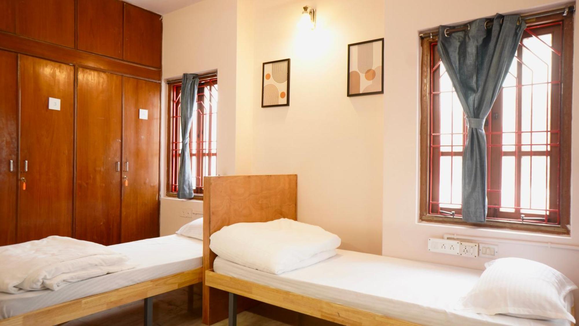 Roambay - Gokulam Hostel Májszúr Kültér fotó