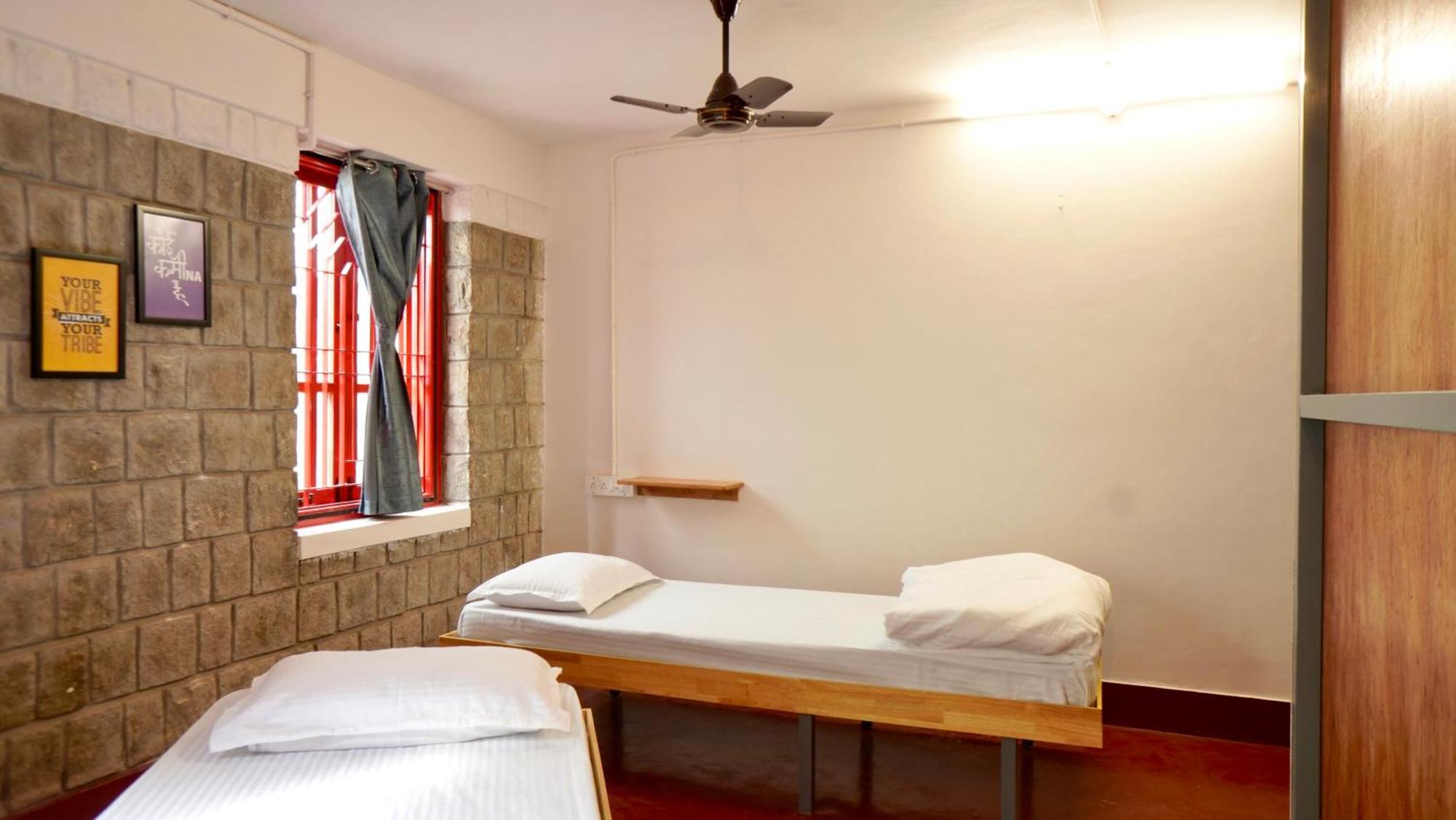 Roambay - Gokulam Hostel Májszúr Kültér fotó