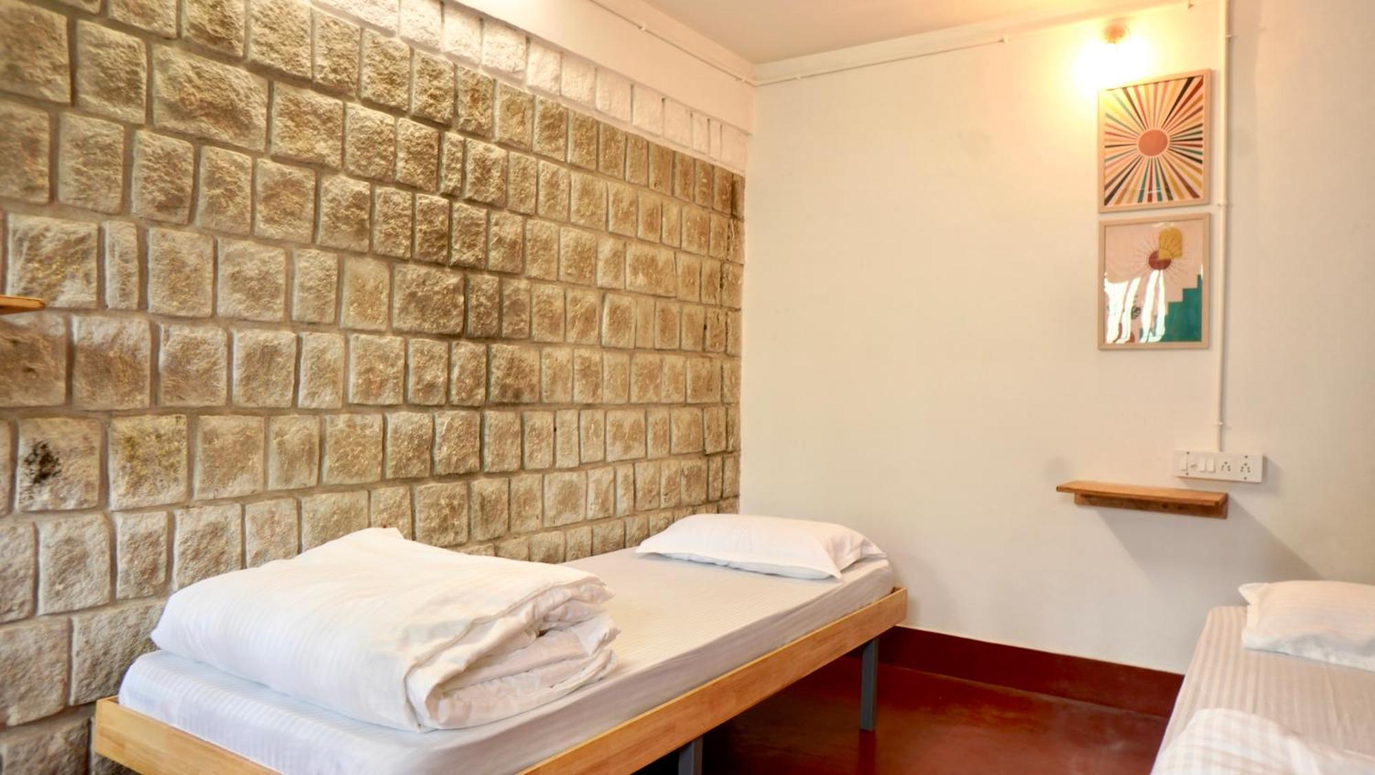Roambay - Gokulam Hostel Májszúr Kültér fotó