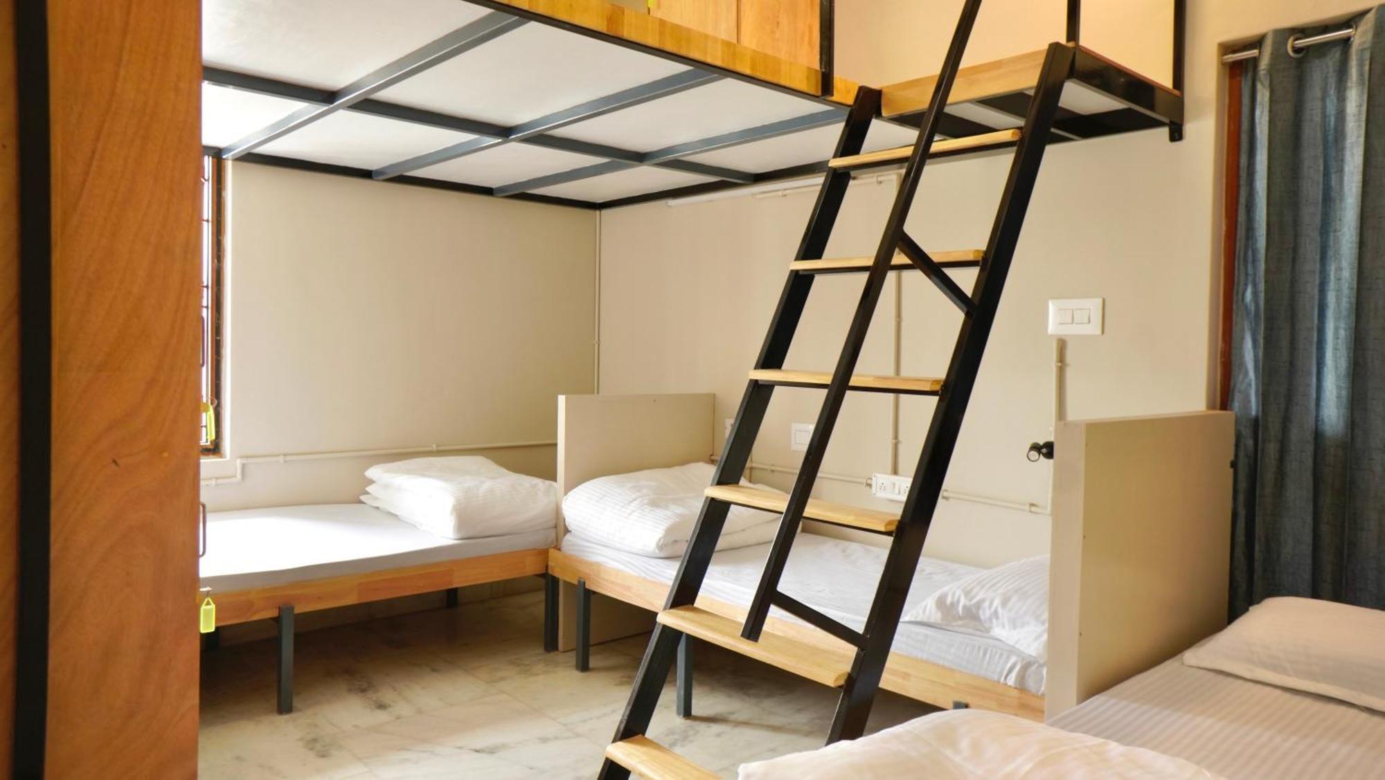 Roambay - Gokulam Hostel Májszúr Kültér fotó