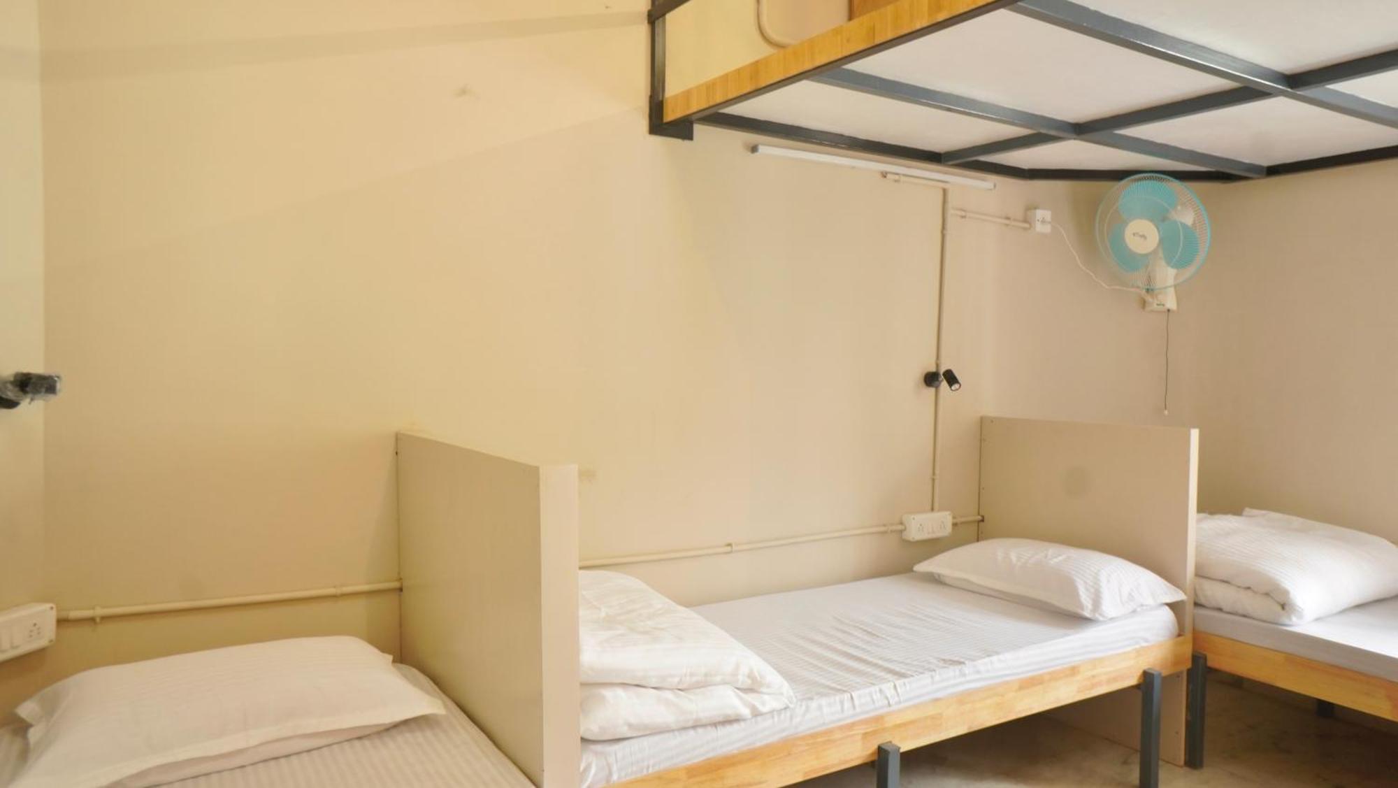 Roambay - Gokulam Hostel Májszúr Kültér fotó