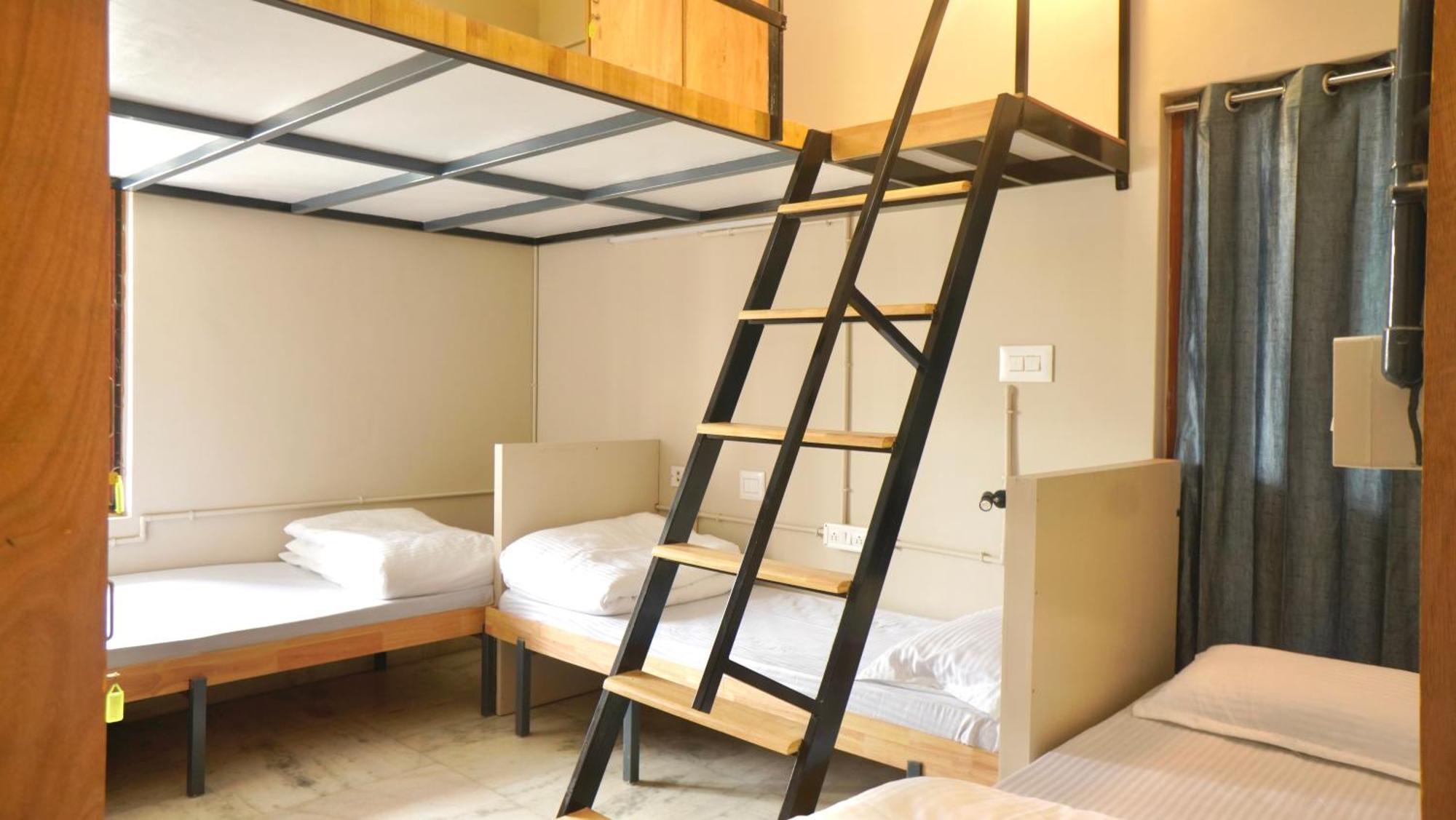 Roambay - Gokulam Hostel Májszúr Kültér fotó